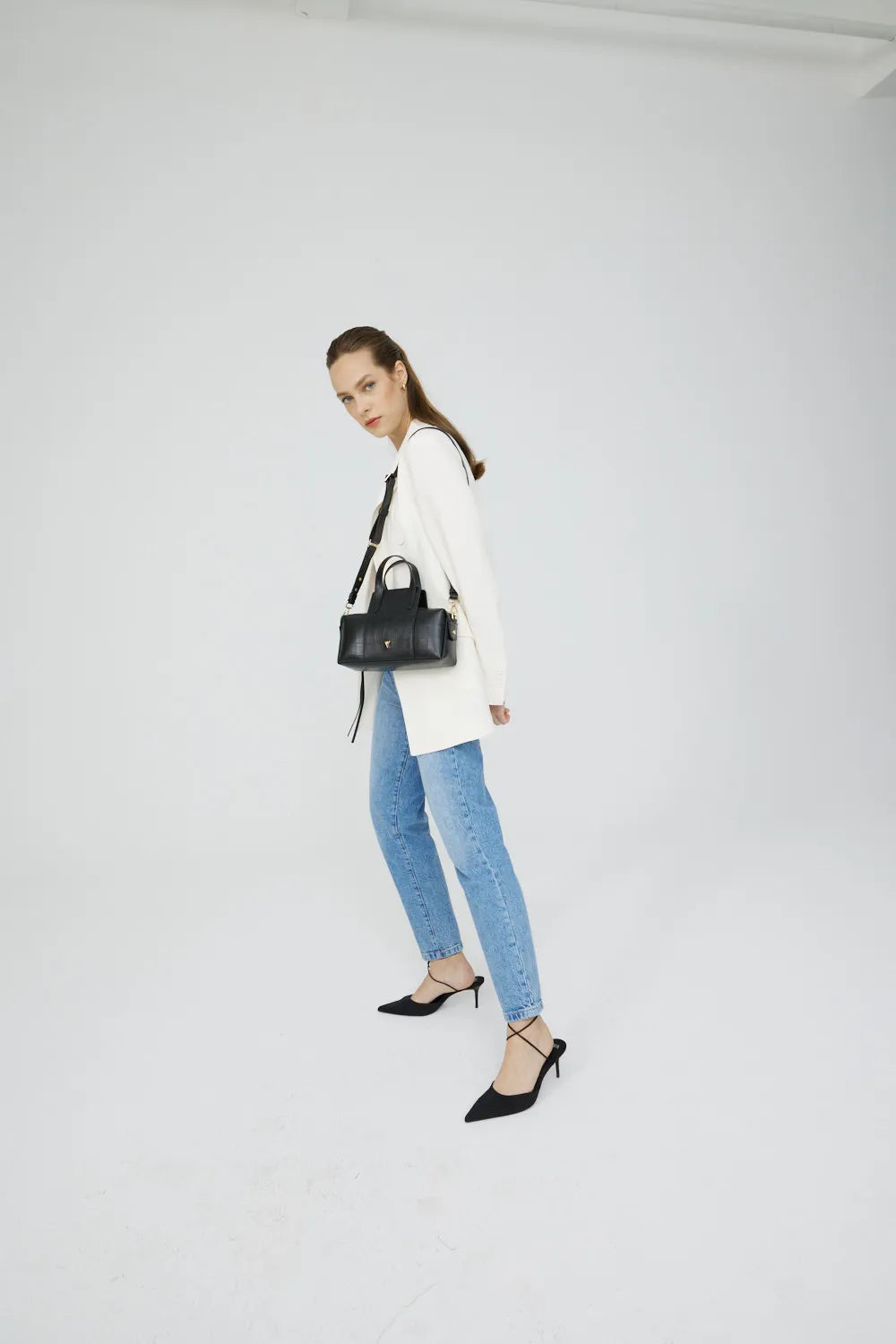 Onsra Cylinder Crossbody Bag